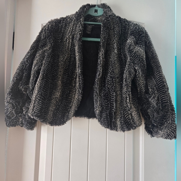 Ella Moss Jackets & Blazers - Ella Moss faux fur cropped shrug jacket size small